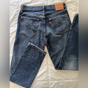 Levi’s 501 original fit women’s jeans - Dark Wash (US Size 29 waist / 32 length)